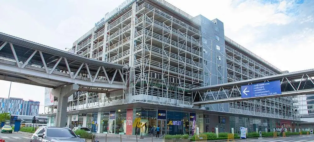 Car park P3 behind Hall 5