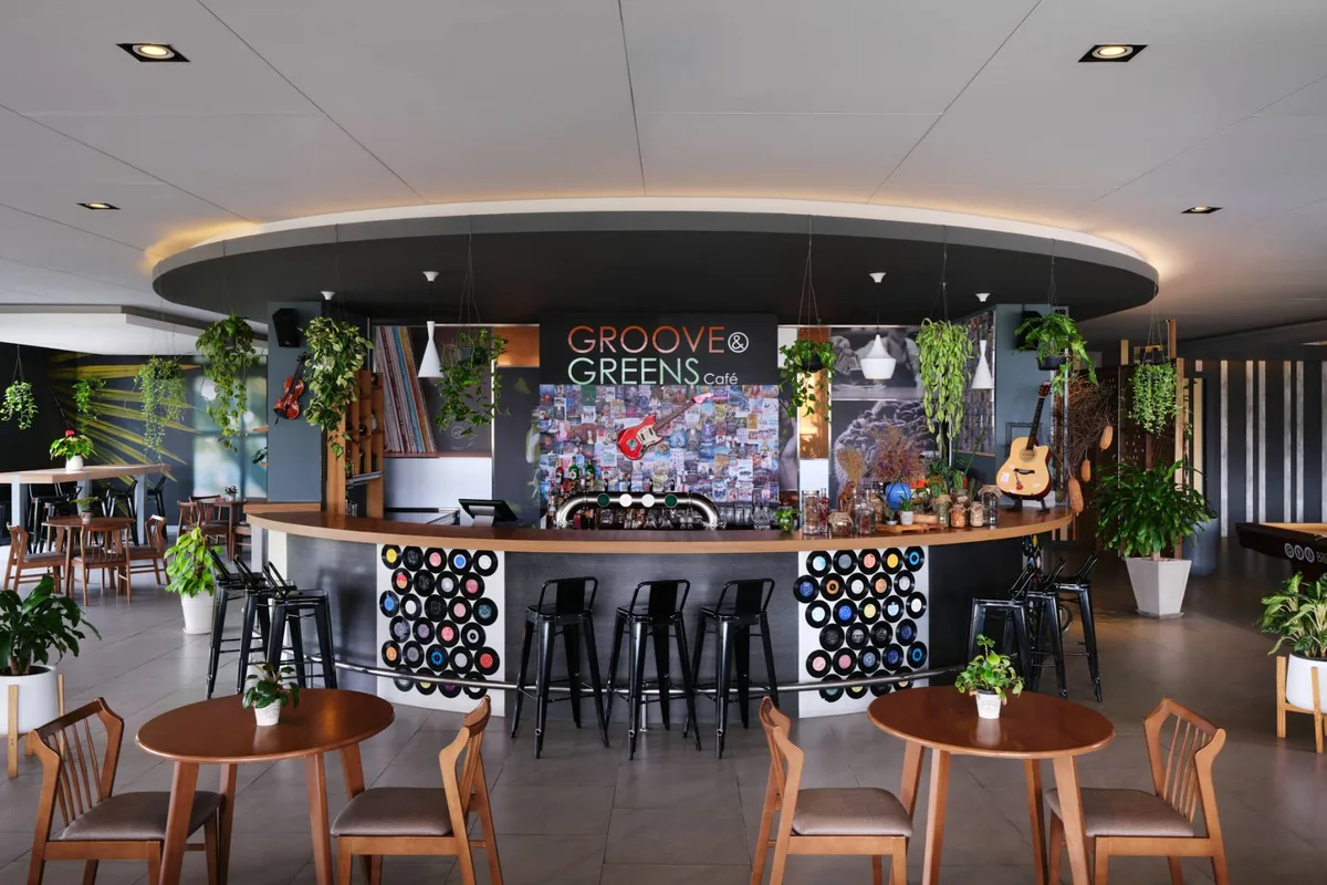 GROOVE & GREENS Café